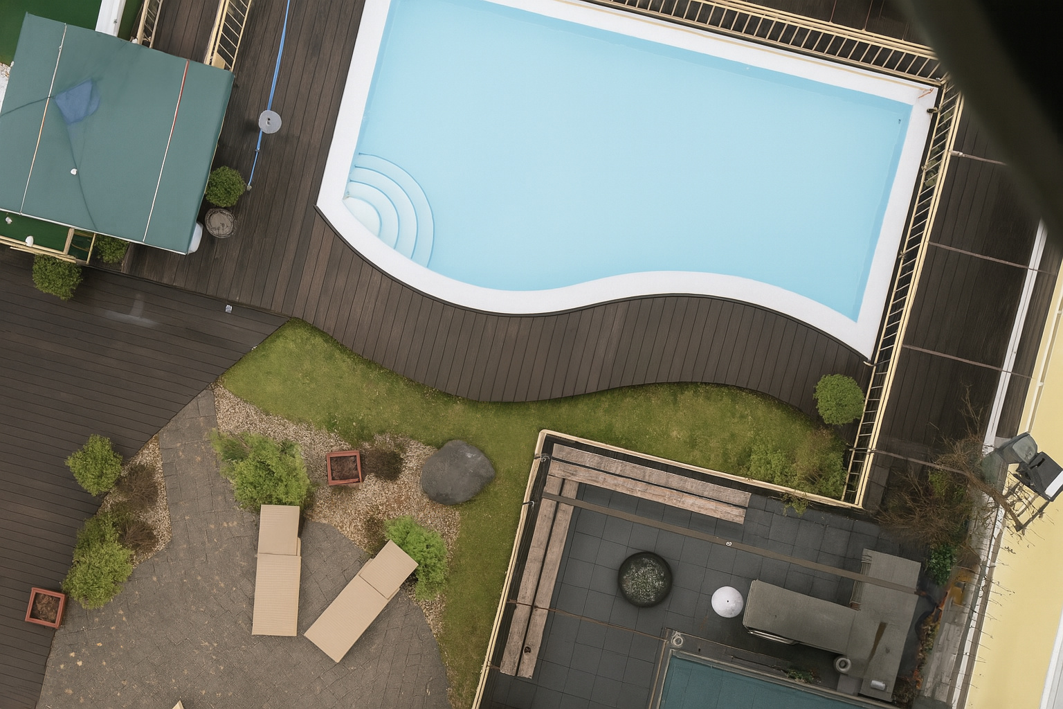 Big Brother 5 Haus Staffel 5 Deutschland 2004 - Drei Bereiche - Garten 2